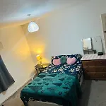 Double Bedroom In Fishpond