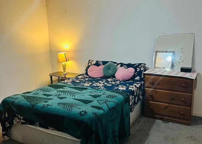 Double Bedroom In Fishpond