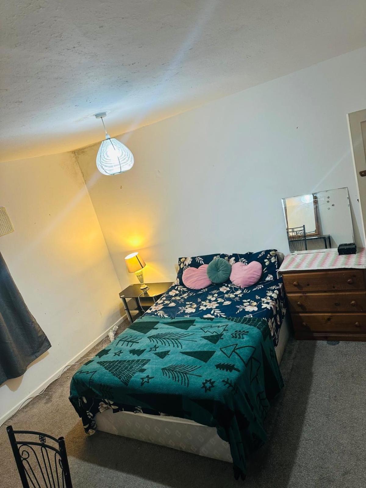 Double Bedroom In Fishpond