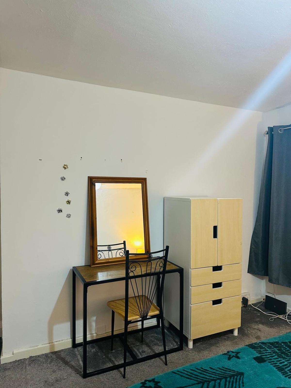 Double Bedroom In Fishpond *